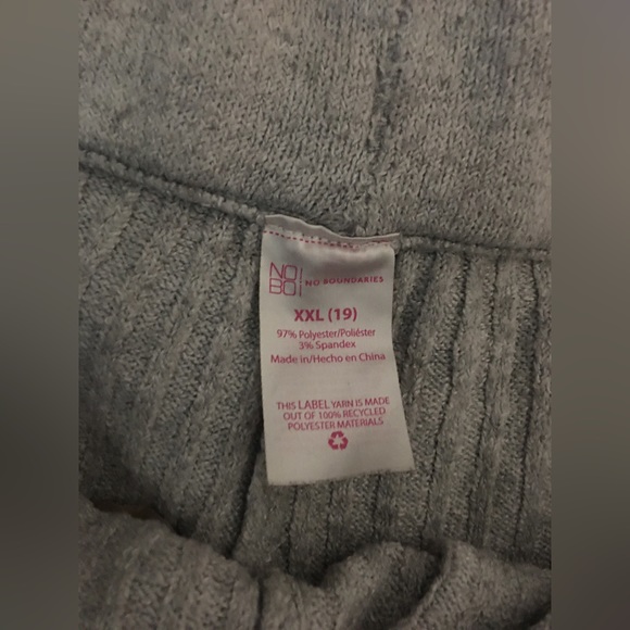 Gray shorts - Picture 2 of 2